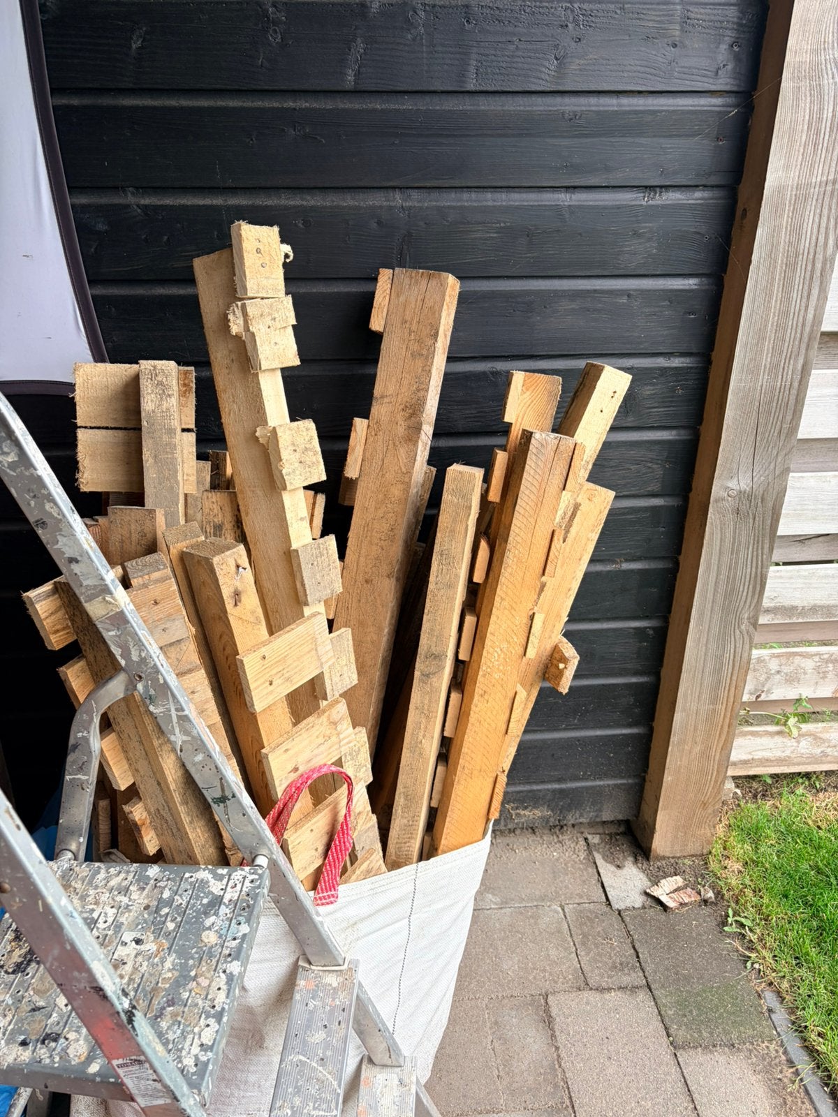 Zak met pallet / brandhout, Tuin en Terras, Haardhout, Minder dan 3 m³, Ophalen