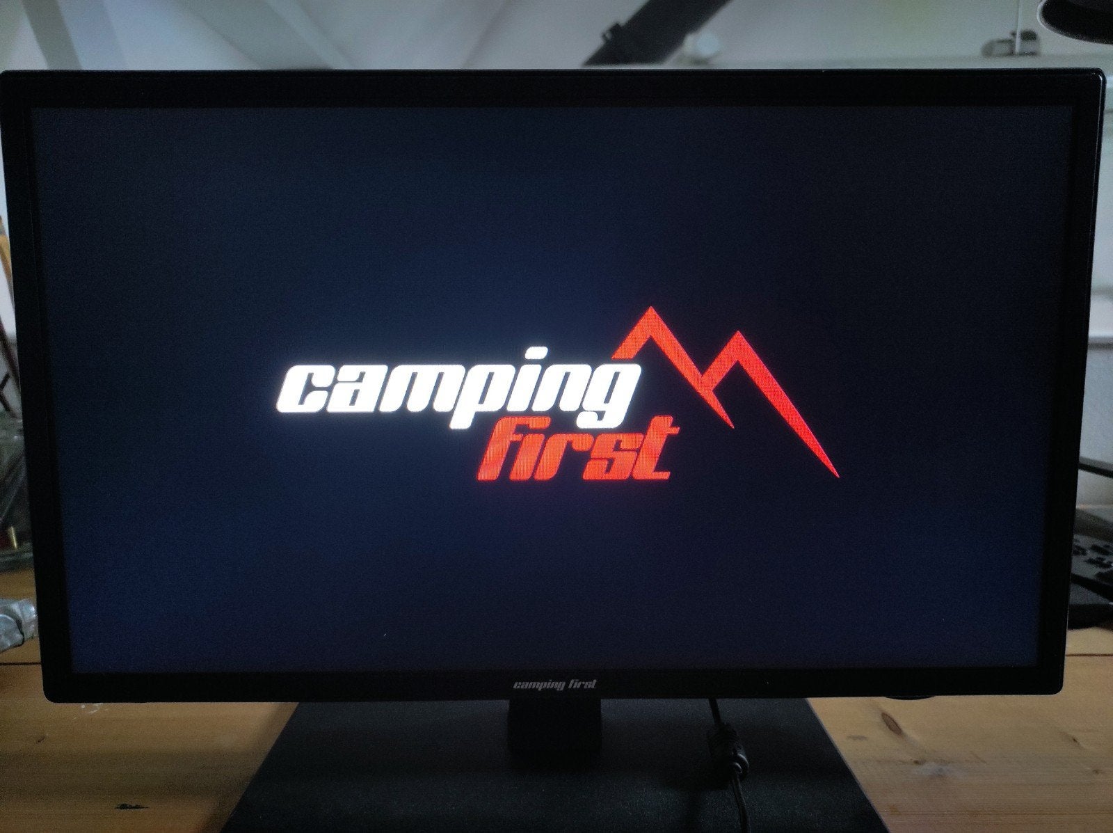 Camping First Smart-TV 19'' Android 12/24/230 Volt, Ophalen, Zo goed als nieuw