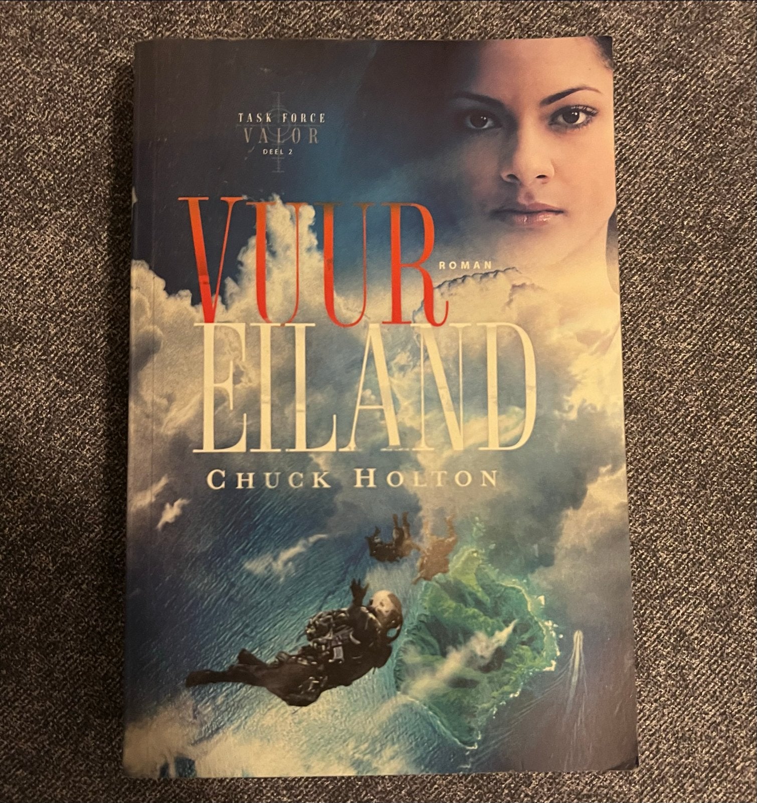 Vloeibaar Vuur & Vuur Eiland - Chuck Holton (2 boeken), Boeken, Ophalen of Verzenden, Gelezen, Nederland