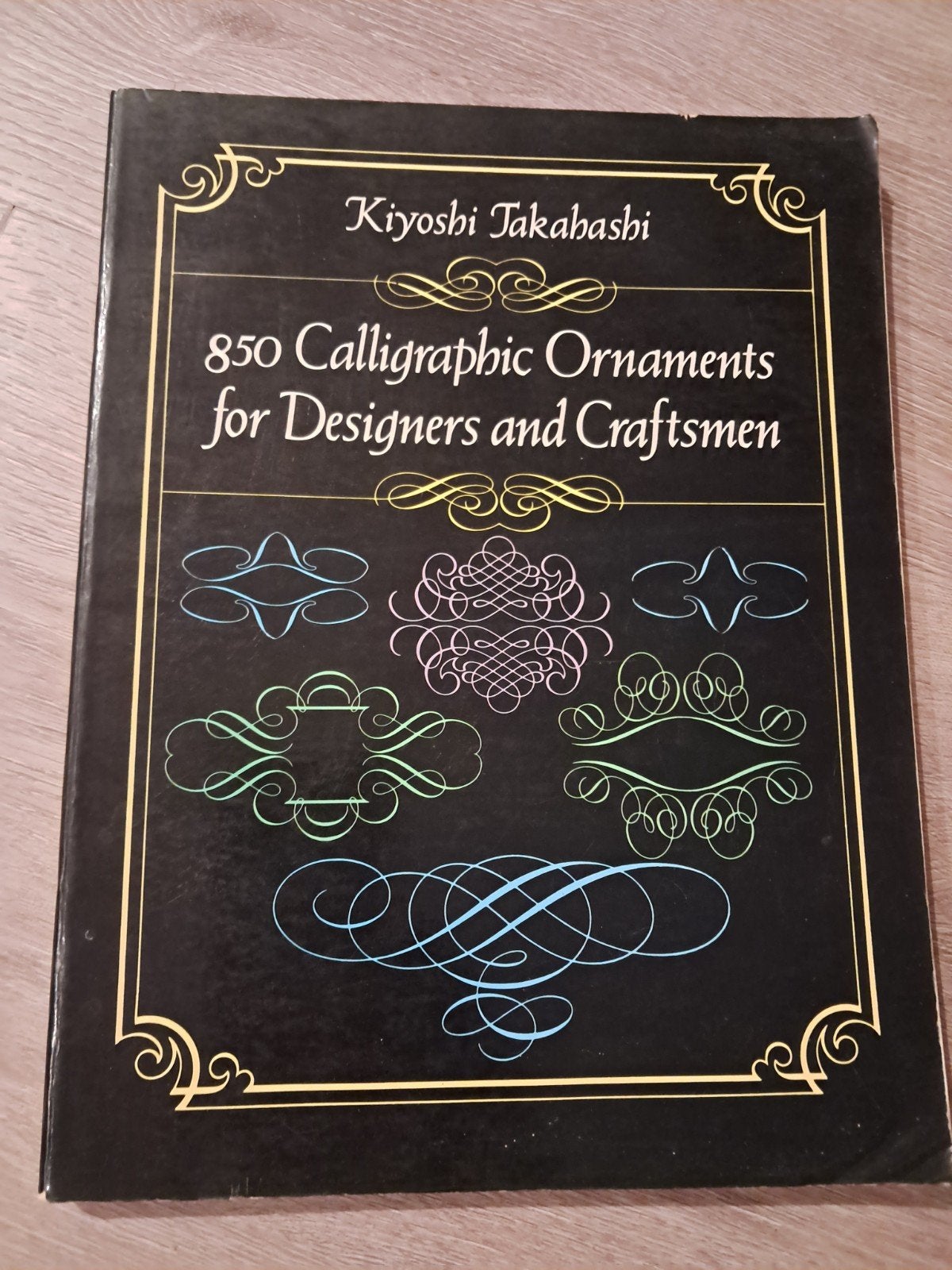 C9 850 Calligraphic Ornaments for Designers and Craftsmen, Ophalen of Verzenden, Gelezen, Overige onderwerpen, Kiyoshi Takahashi