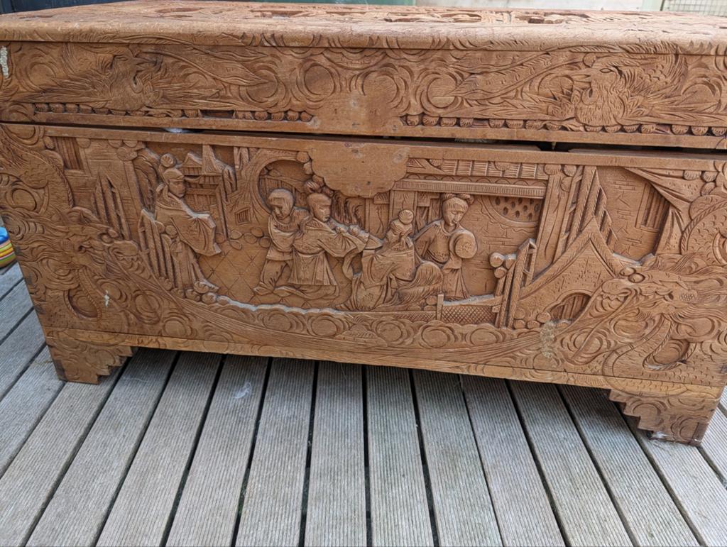 Antieke Chinese kist met houtsnijwerk, Ophalen of Verzenden