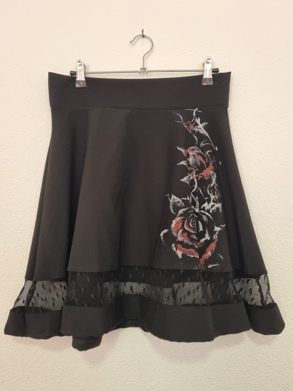Zwart rokje met rozenprint, Kleding | Dames, Rokken, Zwart, Nieuw, Ophalen of Verzenden, Outer Vision
