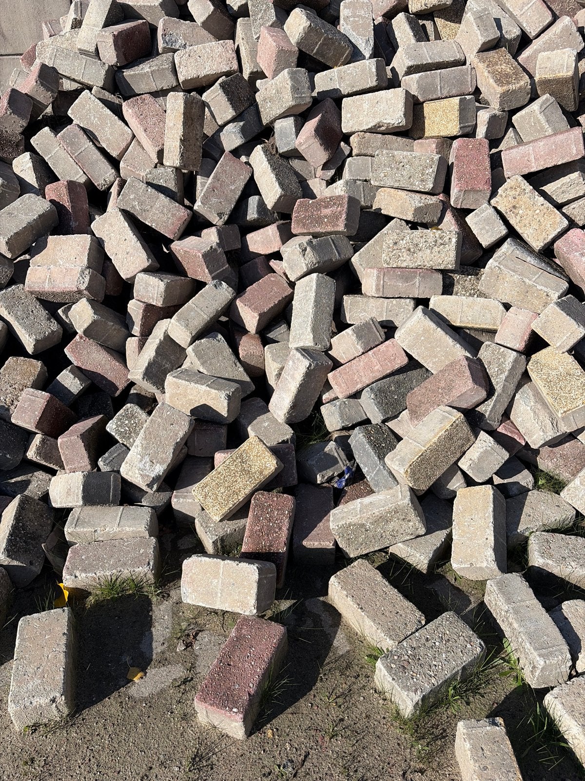 200 m2 gebruikte BKK 8 cm betonklinkers, diverse kleuren, Gebruikt, Klinkers, Ophalen of Verzenden, 10 m² of meer