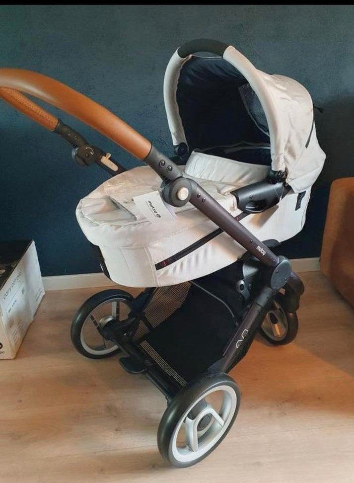 Mutsy kinderwagen, Kinderwagen, Ophalen of Verzenden, Zo goed als nieuw, Met reiswieg