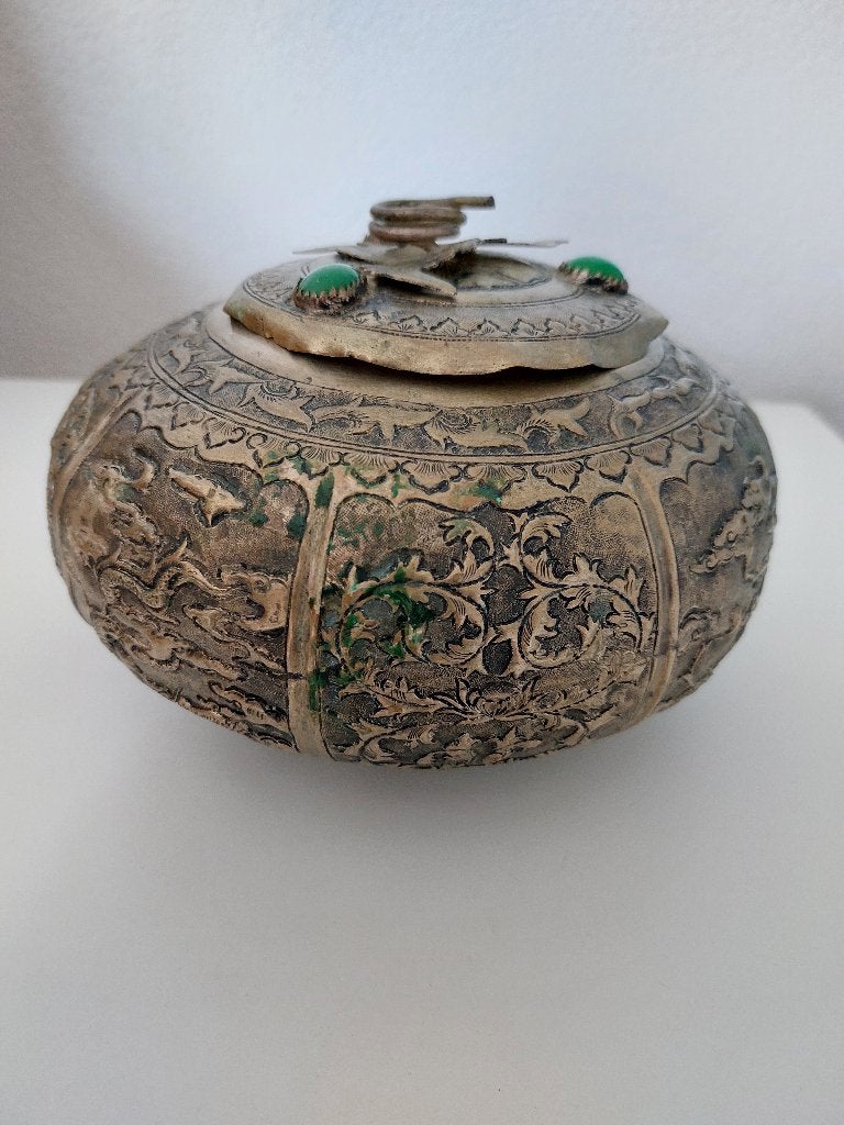 TIBET DOOS  MET STENEN, Antiek en Kunst, Kunst | Niet-Westerse kunst, Doos, Tibet, Zilver, Overige materialen