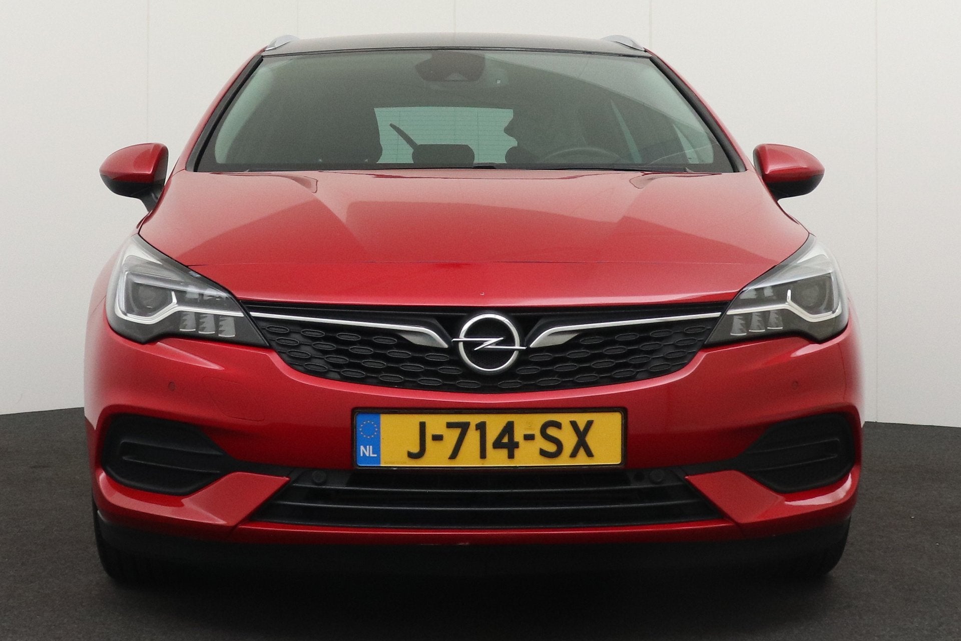 Foto 3 van Opel Astra Sports Tourer 1.2 131 PK Elegance Half-Leder Carp
