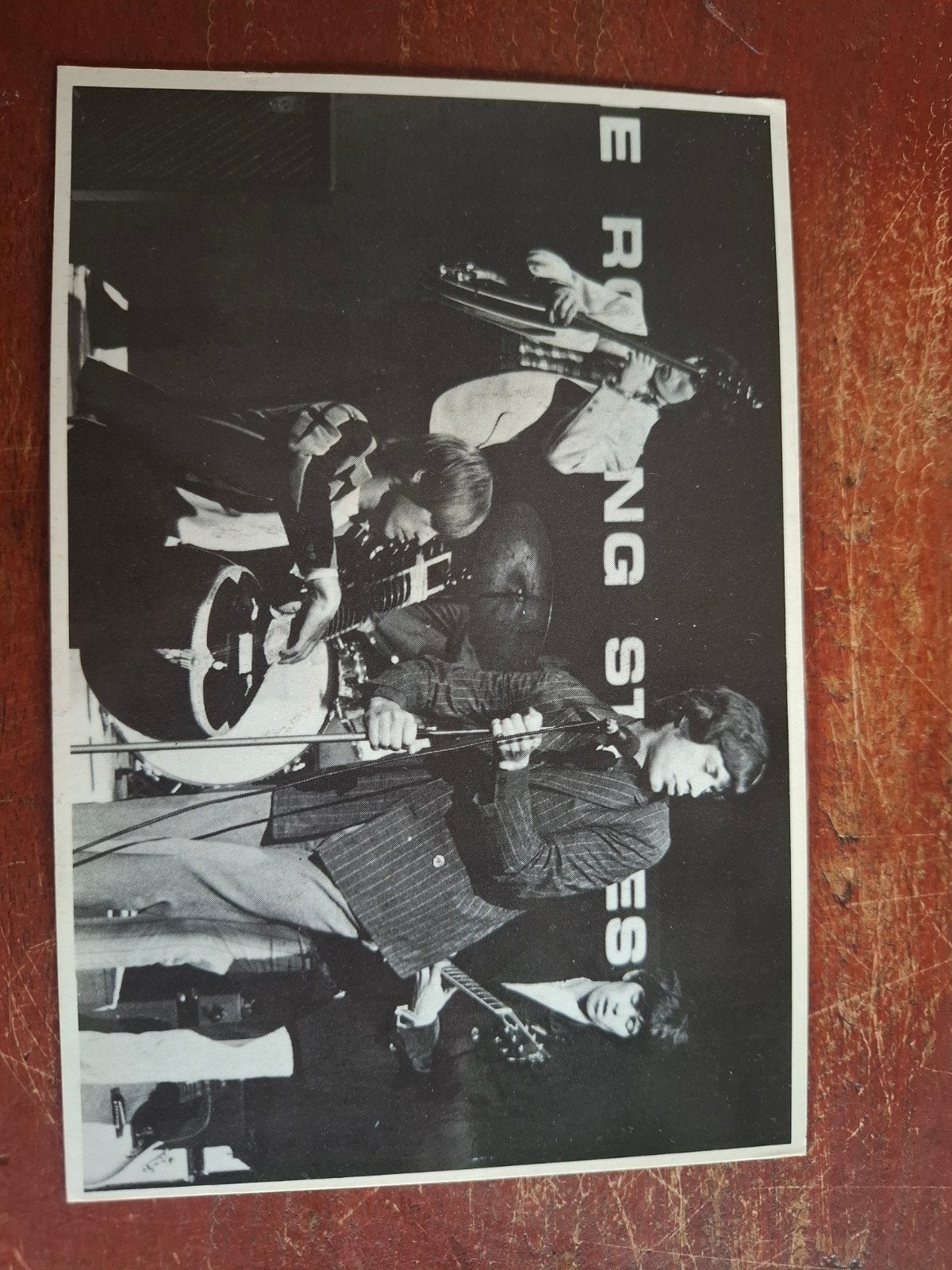 Rolling Stones Ansichtkaart - Zwart-wit foto, Verzamelen, Ansichtkaarten | Themakaarten, Ophalen of Verzenden, 1960 tot 1980, Ongelopen