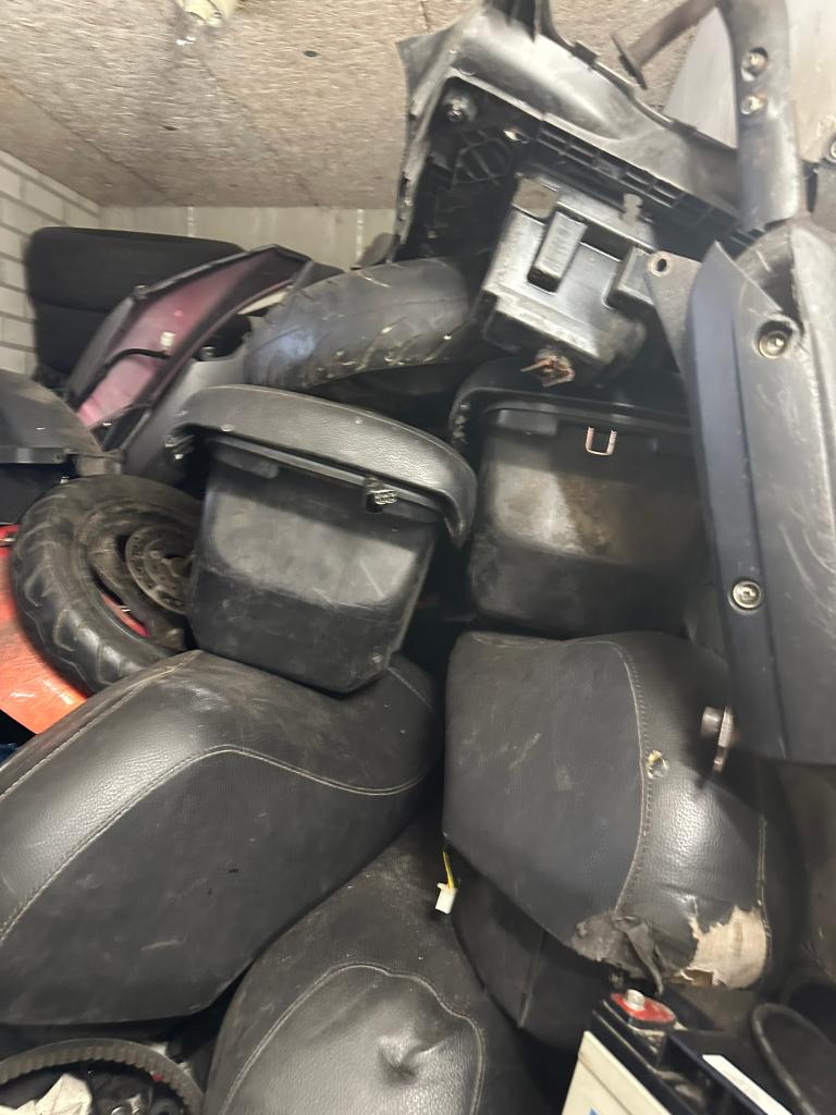 Kymco onderdelen volle schuur people s/agility moet weg, Ophalen, Gebruikt, Blok, Kymco