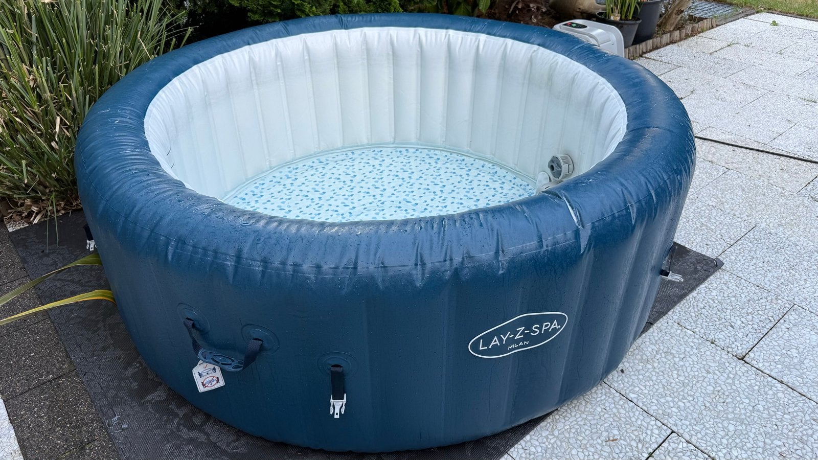 Lay-Z-Spa Milan opblaasjacuzzi met klein lek, Ophalen, Gebruikt, 200 tot 300 cm, Opblaaszwembad
