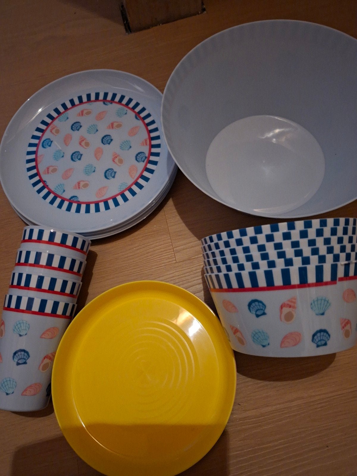 Complete servies set met schelpenprint -ideaal voor de zomer, Ophalen, Overige materialen, Nieuw, Bord(en)