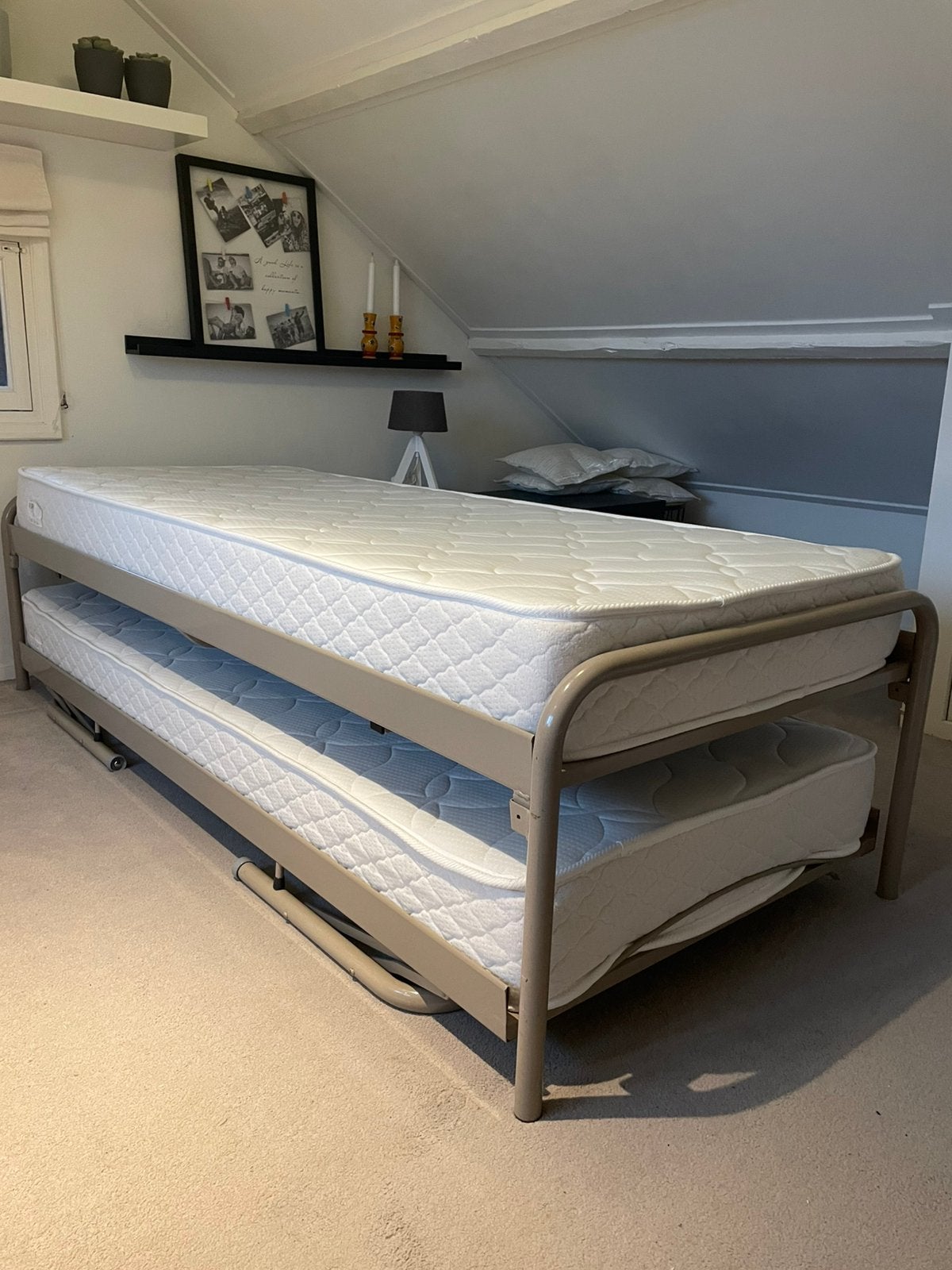 Set 2 bedden 80x200 cm incl matrassen, Ophalen, Eenpersoons, Beige, Zo goed als nieuw