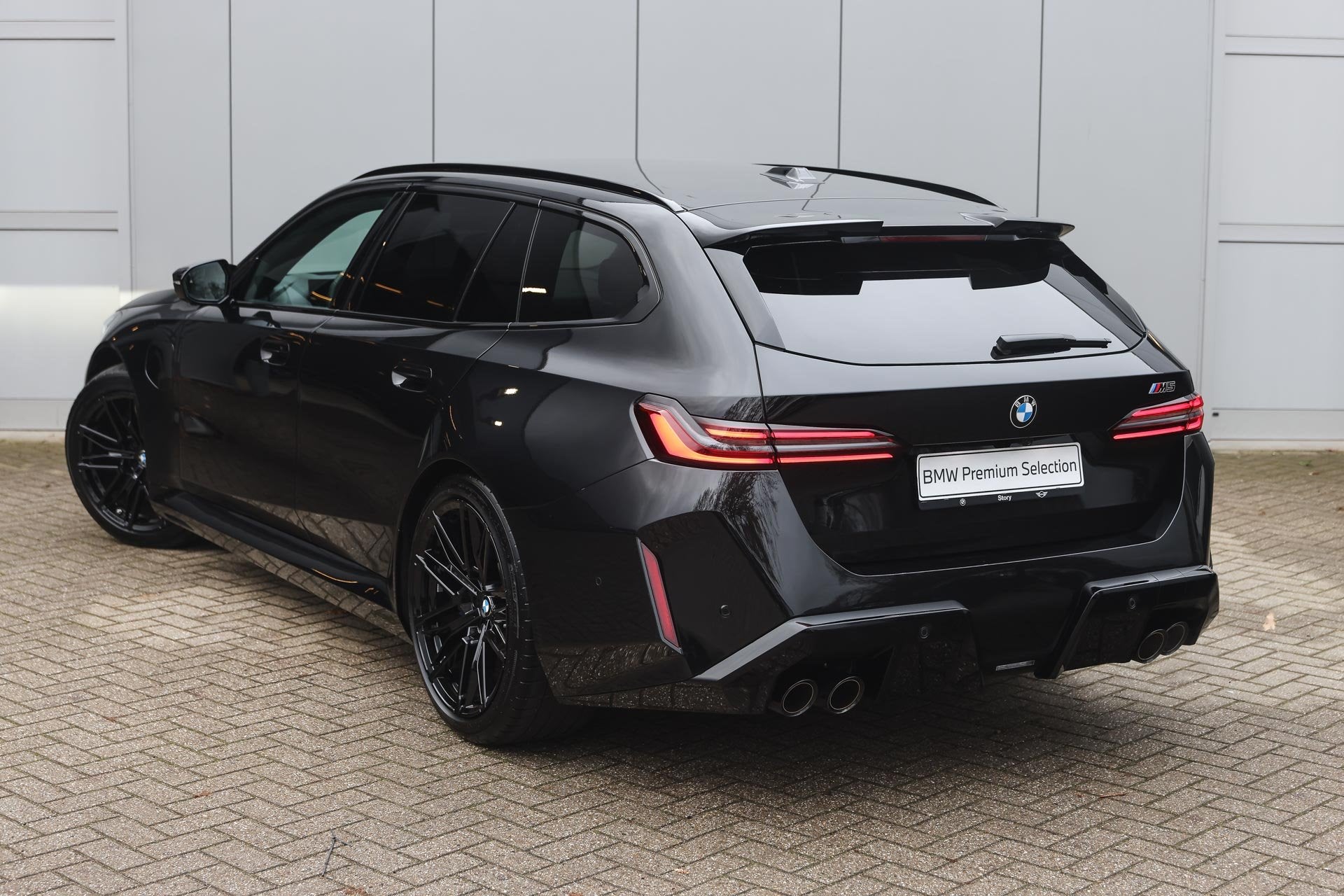 BMW M5 Touring Automaat / M Drive Professional / Trekhaak /, LED verlichting, Gebruikt, 4395 cc, Zwart