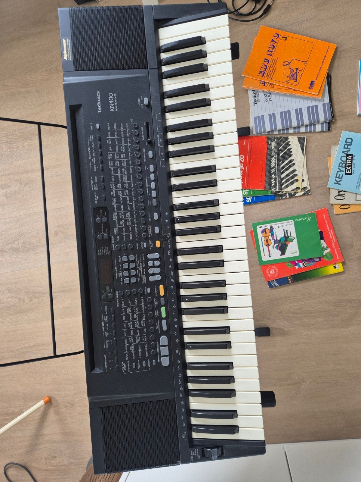Technics KN400 Keyboard met standaard en bladmuziek, Ophalen, Met standaard, Technics, 61 toetsen