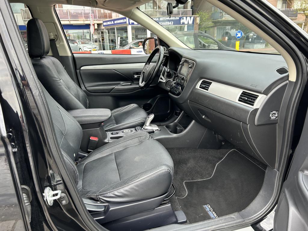 Mitsubishi Outlander 2.0 PHEV instyle 4WD Leder Navi Xenon C, Automaat, Zwart, 4 cilinders, Skiluik