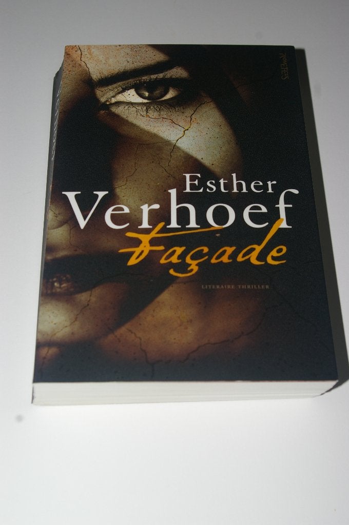 Esther Verhoef literaire thriller: Fagade, Ophalen of Verzenden, Zo goed als nieuw, Esther Verhoef