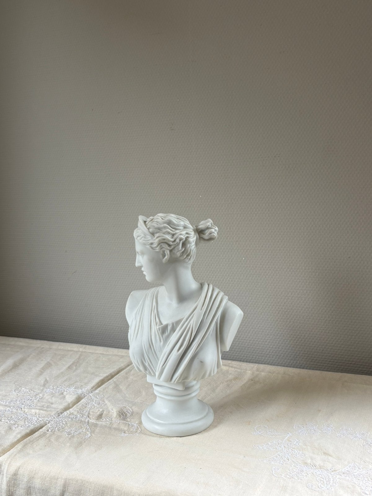 Vintage porseleinen Griekse Godin buste |beeld | genummerd, Buste, Handgemaakt, Ophalen of Verzenden, 20 - 50 cm