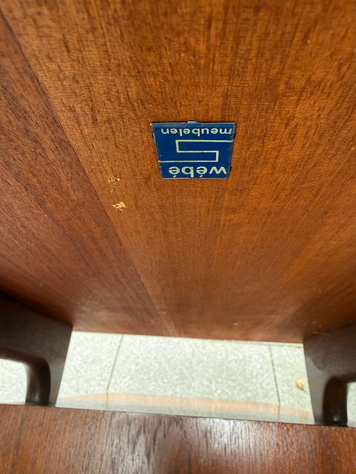 Louis van Teeffelen bijzettafel 'Netty' voor Wébé, Ophalen