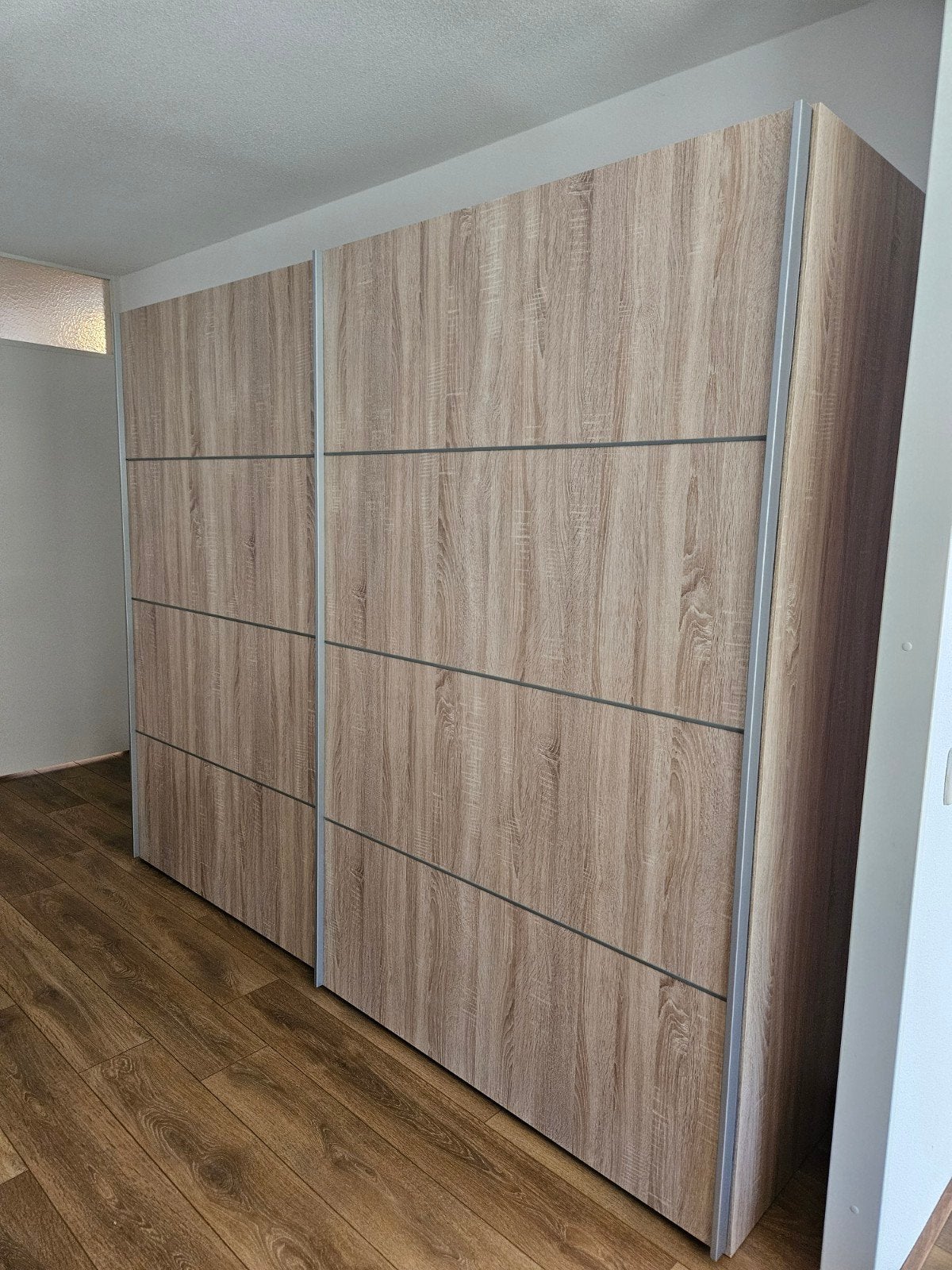 Moderne kledingkast met schuifdeuren en veel opbergruimte, Ophalen, 200 cm of meer, Met plank(en), Zo goed als nieuw