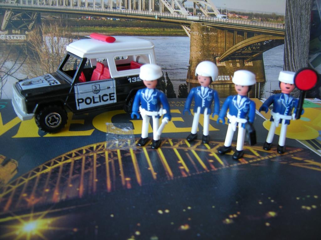 zeer mooie majorette politie auto met 4x politie popjes, Ophalen of Verzenden, Zo goed als nieuw, Auto