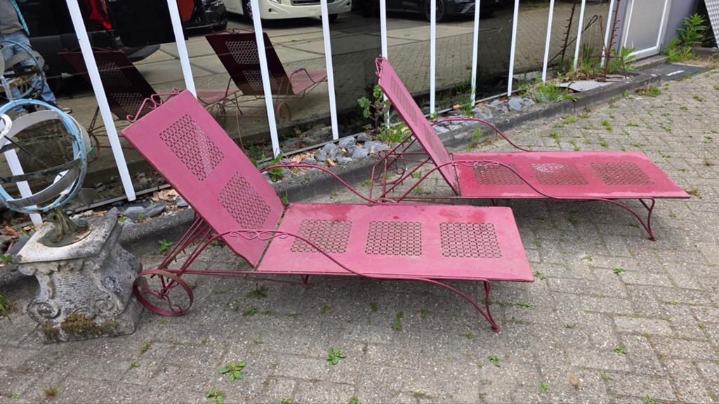 Twee antieke smeedijzeren ligbedden - verstelbaar, Antiek en Kunst, Ophalen