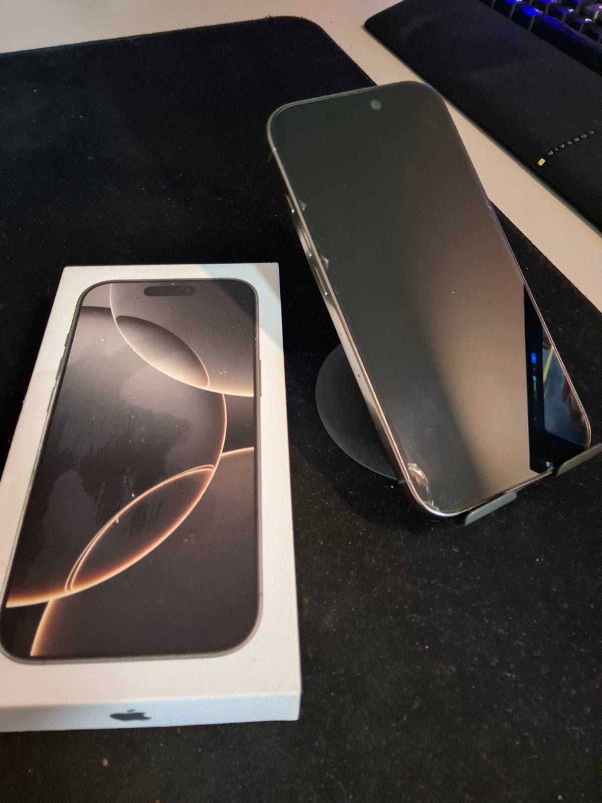 iPhone 16 Pro 256GB Titanium Grijs (incl. 3 hoesjes), Telecommunicatie, Zo goed als nieuw, Zonder simlock, Grijs, Zonder abonnement