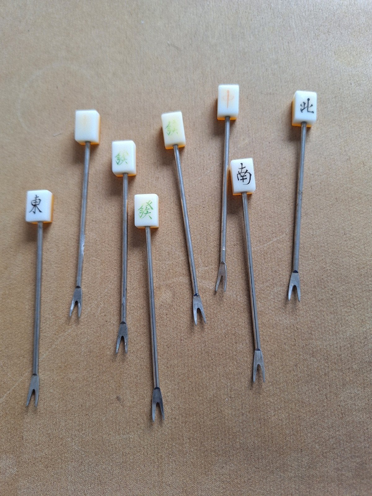 Set van 8 Mahjong cocktailprikkers, Ophalen