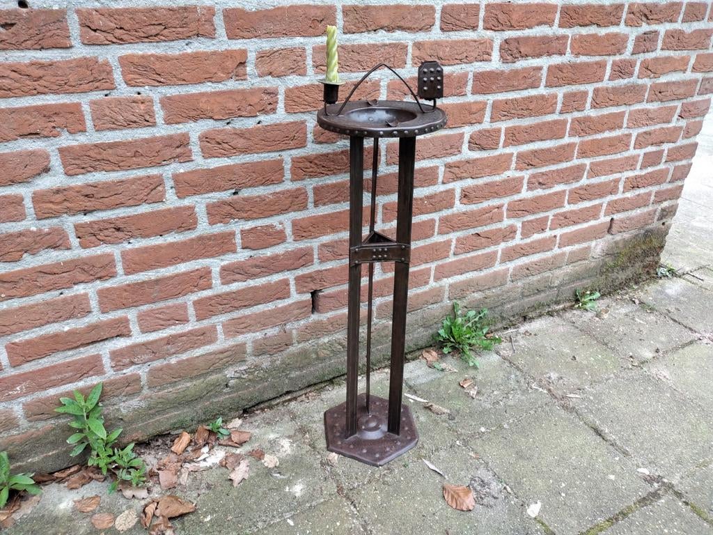 Goberg hugo berger arts & crafts ijzeren staande asbak, Ophalen