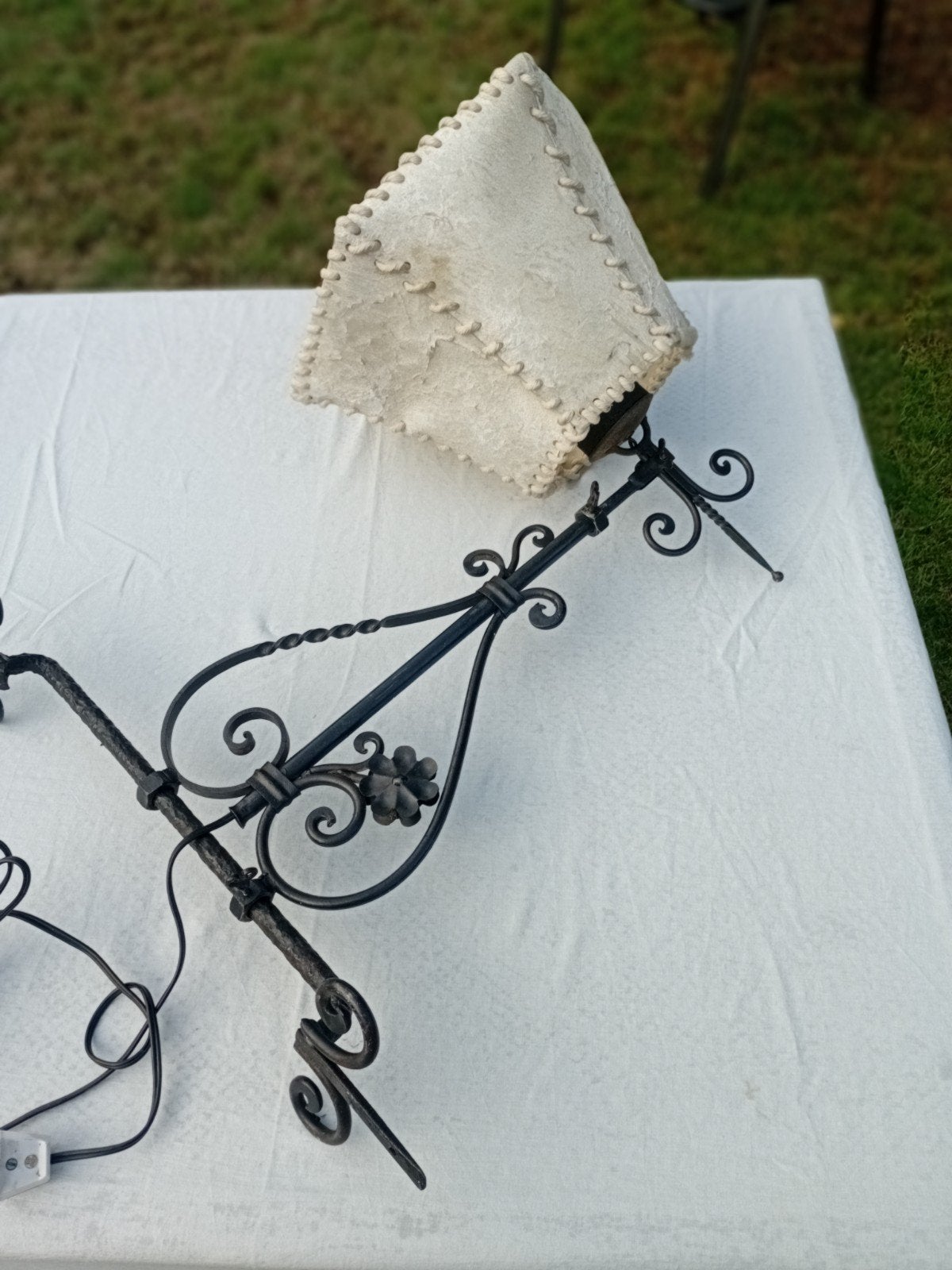 Antieke smeedijzeren hanglamp met varkensleren kap, Ophalen