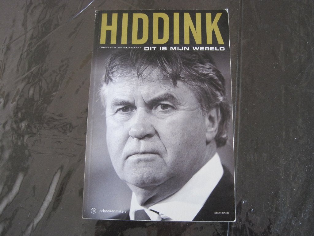Hiddink: Dit is mijn wereld - Boek over Guus Hiddink, Gelezen, Ophalen of Verzenden, Balsport, Frans van den Nieuwenhof