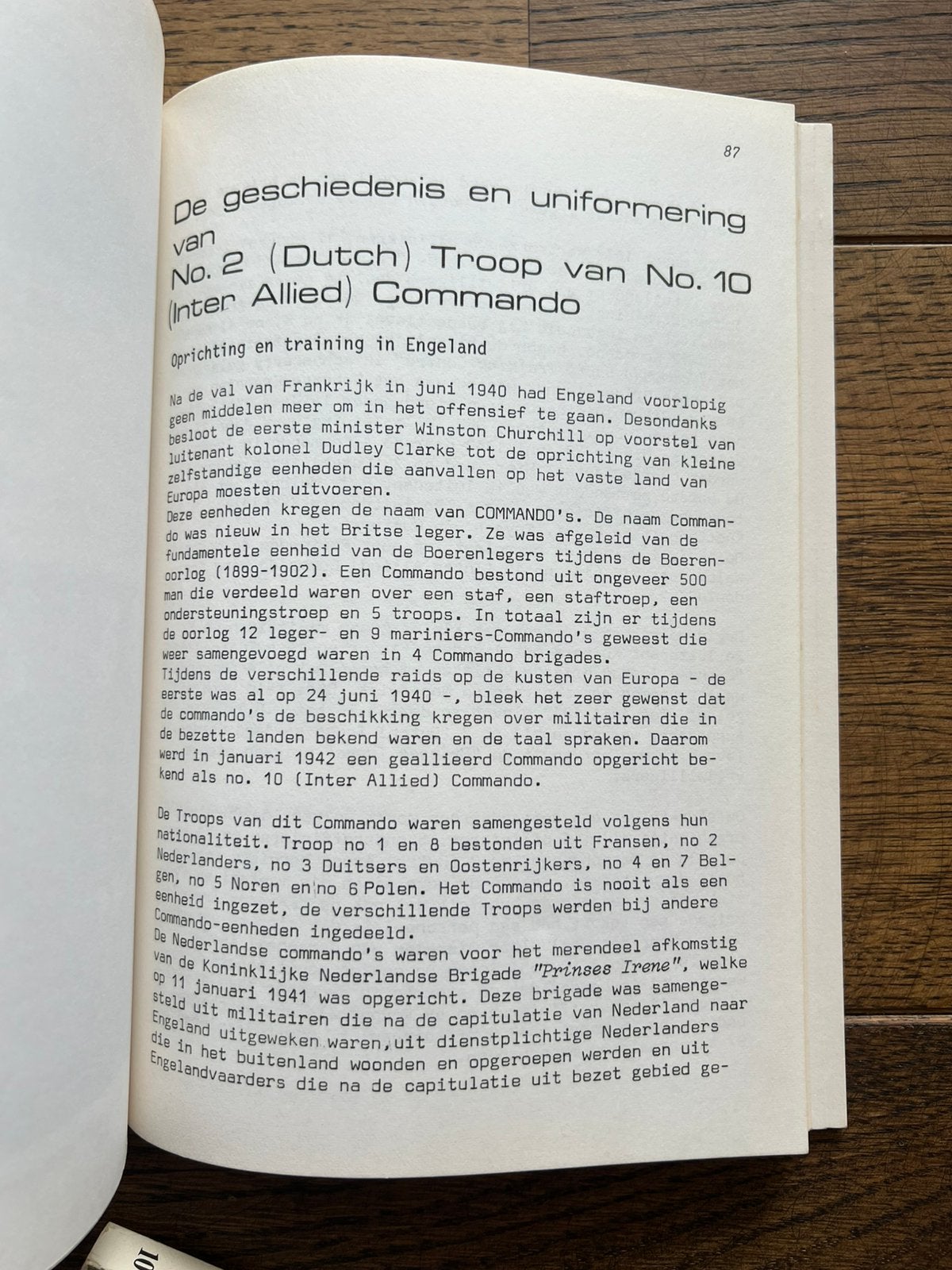 Naslagwerk Nederlands oa No. 10 commando historie emblemen, Verzamelen, Verzenden, Nederland, Embleem of Badge