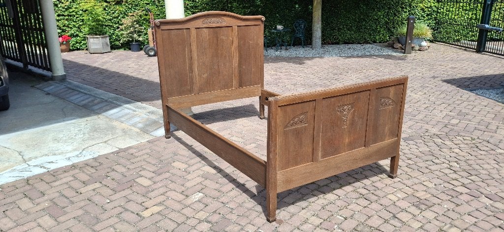 Antiek bed, Huis en Inrichting, Slaapkamer | Bedden, Ophalen, Zie foto, Gebruikt, Bruin