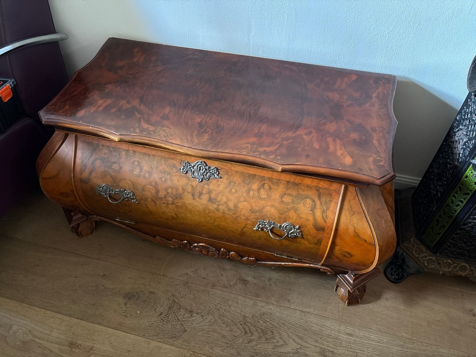 Antieke commode/ladekast met sierlijke handgrepen, Ophalen of Verzenden