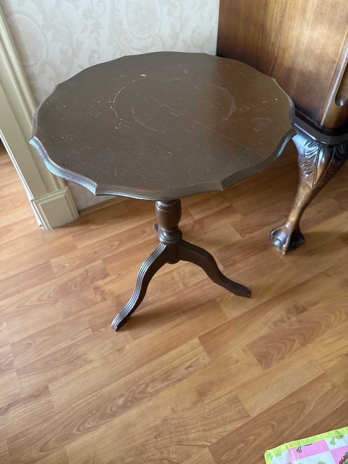 Noten houten bijzettafel - Klassiek en charmant, Minder dan 55 cm, Gebruikt, Overige vormen, Hout