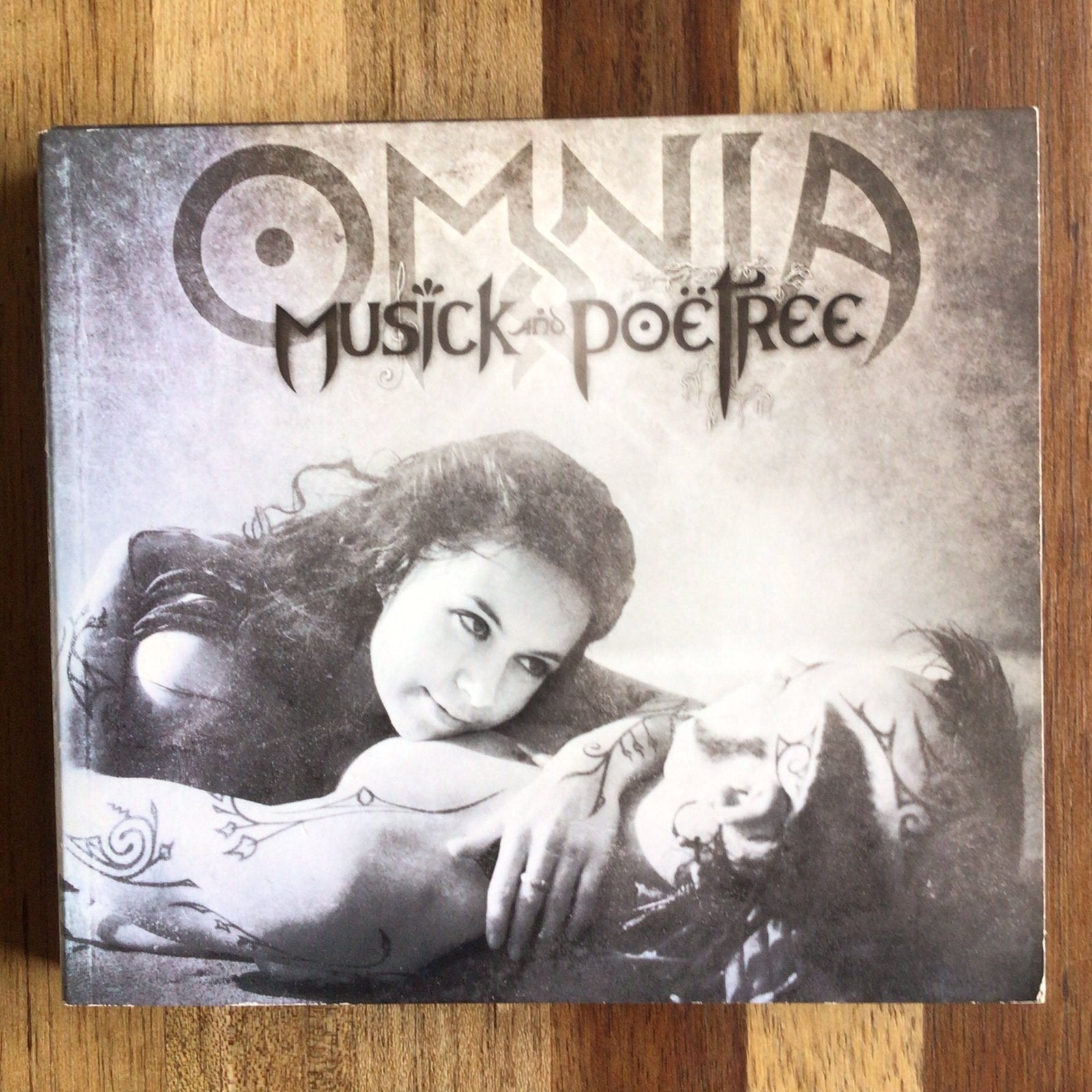 Omnia - musick and poetree, Ophalen of Verzenden, Zo goed als nieuw