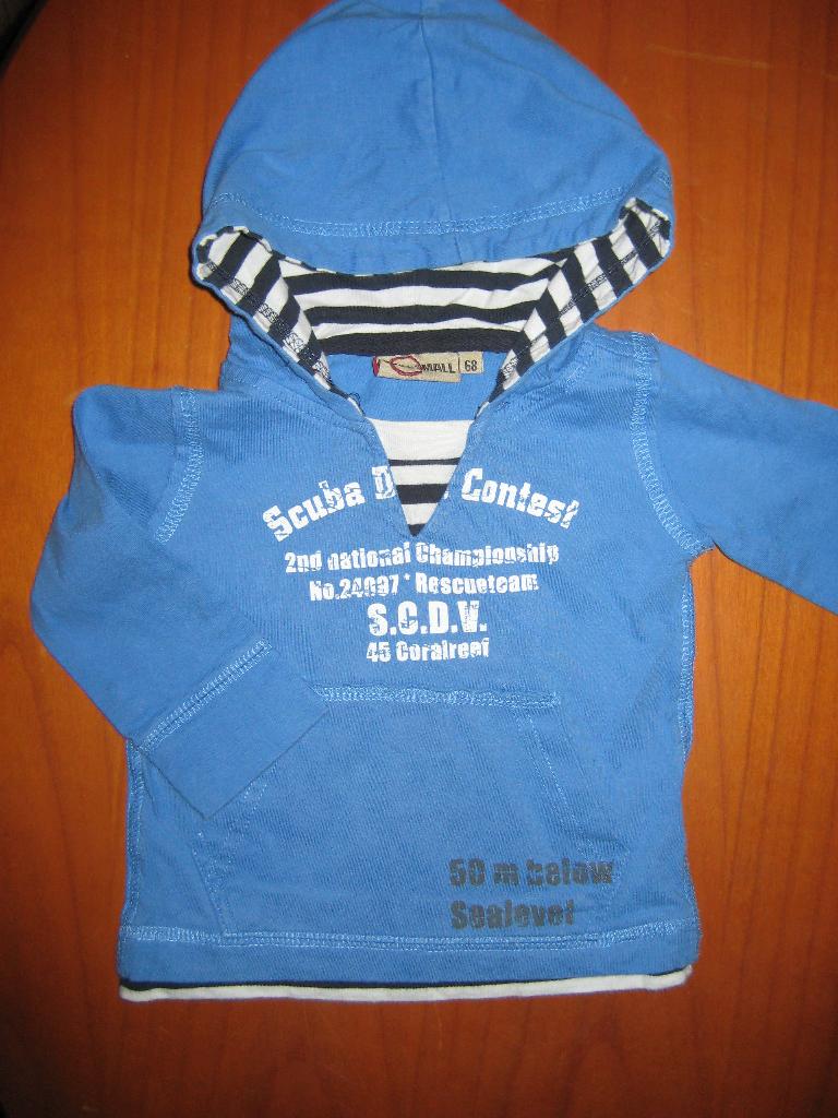 Blauw shirt met capouchon, 68, Kinderen en Baby's, Babykleding | Maat 68, Ophalen of Verzenden, Zo goed als nieuw, Jongetje, Shirtje of Longsleeve