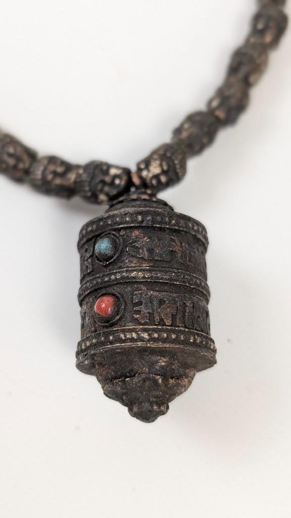 Ketting met Boeddha hoofden en gebedsrol, Ophalen of Verzenden, Brons, Ketting