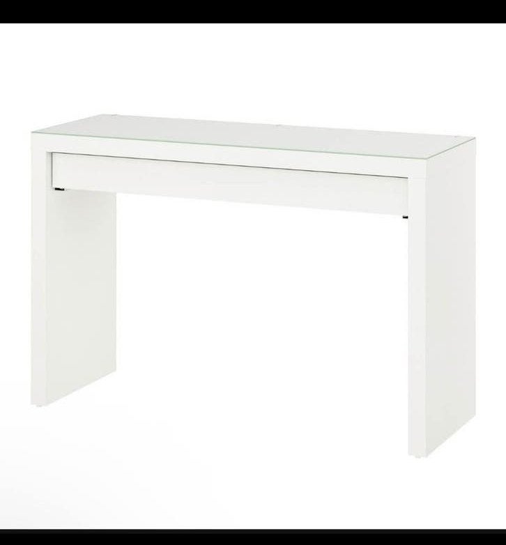 Malm ikea makeup tafel met glazenplaat, Huis en Inrichting, Ophalen, Zo goed als nieuw, 50 tot 100 cm, Minder dan 100 cm