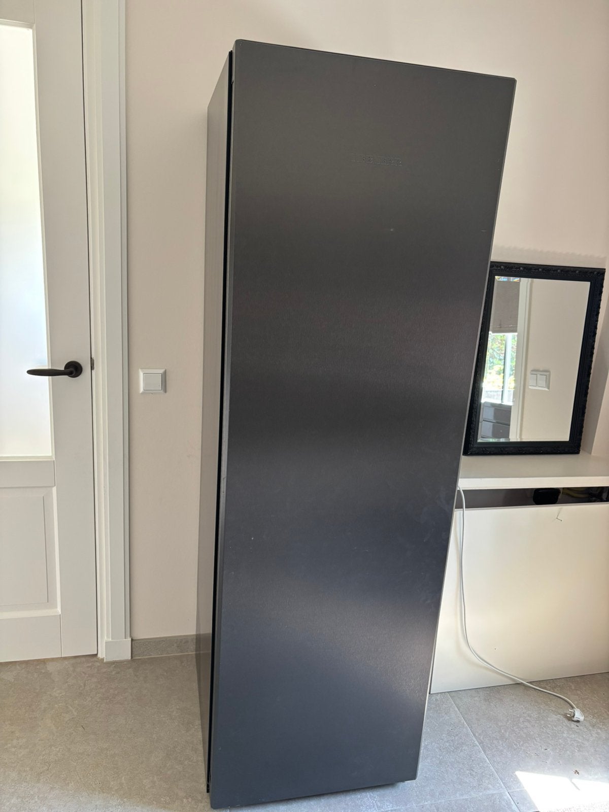 Liebherr koelkast | 2 jaar oud | blacksteel/zwart, Witgoed en Apparatuur, Koelkasten en IJskasten, Ophalen, Zonder vriesvak, 200 liter of meer