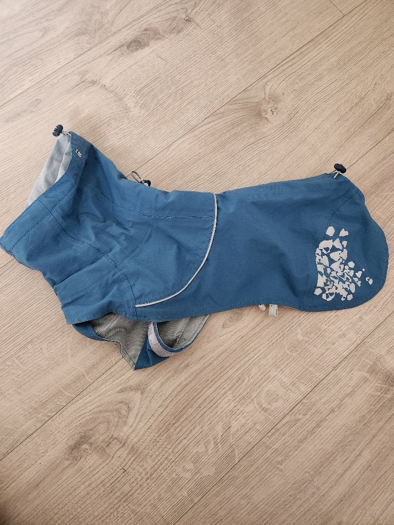 Blauwe Hurtta - hondenregenjas - 30 cm, Dieren en Toebehoren, Hurtta, Ophalen of Verzenden, Zo goed als nieuw, S