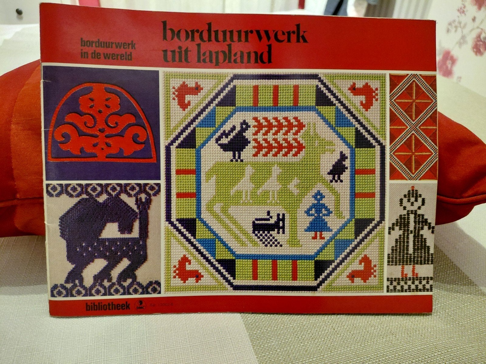 Borduurwerk uit lapland. DMC 1978. Oud maar als nieuw!!, Ophalen of Verzenden, Zo goed als nieuw, Overige onderwerpen