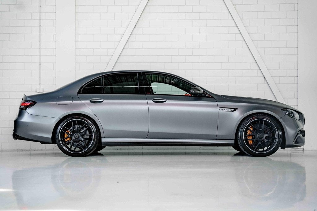 Mercedes-Benz E-klasse AMG 63 S Capristo l Designo Selenite, Auto's, Mercedes-Benz, Automaat, Stof, Gebruikt, 120 €/maand