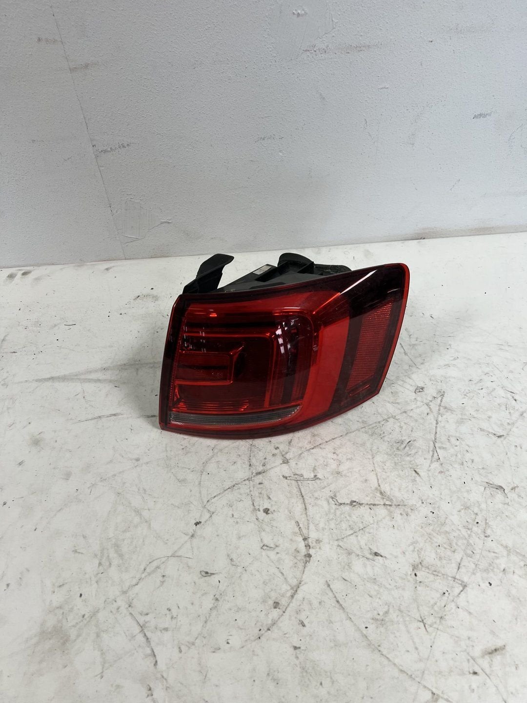 JETTA 5C LIFT RECHTS RECHTSBUITEN LED Achterlicht 5C6945208E, Gebruikt, -, Volkswagen, -