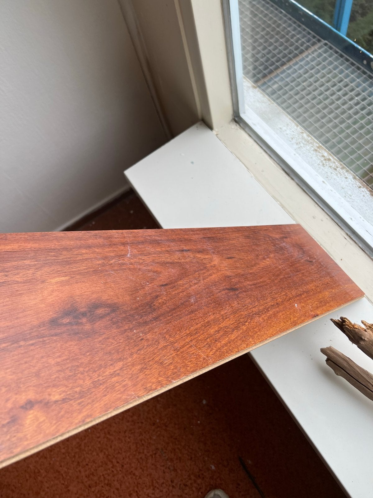 Gratis laminaat vloeren: donkerbruin en lichtbruin, Ophalen, Gebruikt, 50 tot 150 cm, 10 m² of meer