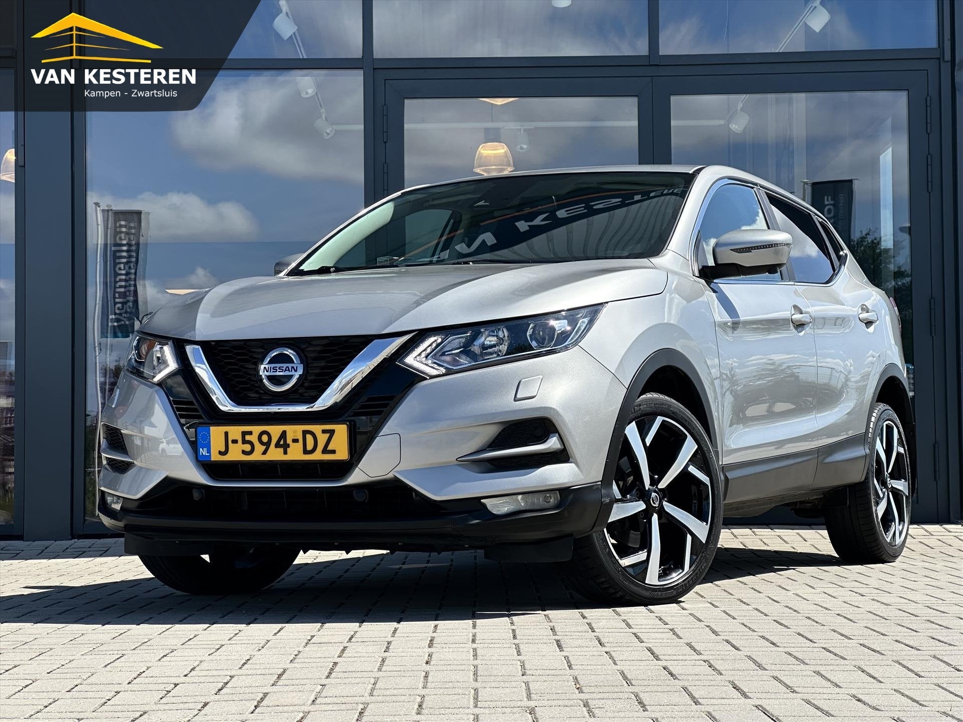 NISSAN Qashqai 1.3 DIG-T 160pk DCT Business Edition | Trekh., Stof, Gebruikt, 4 cilinders, 1290 kg