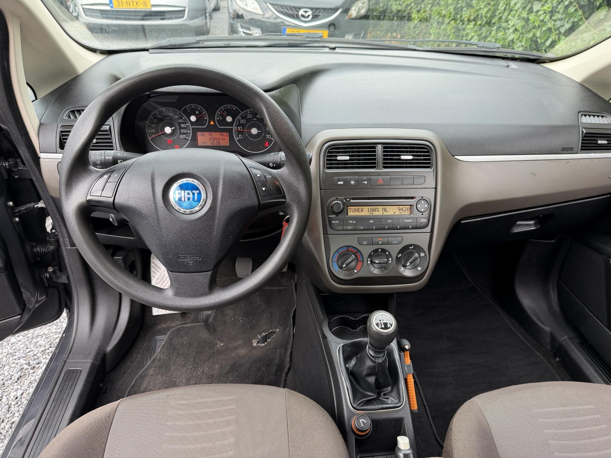 Foto 12 van Fiat Grande Punto 1.4 Dynamic | Airco | Cruise Control | Ele