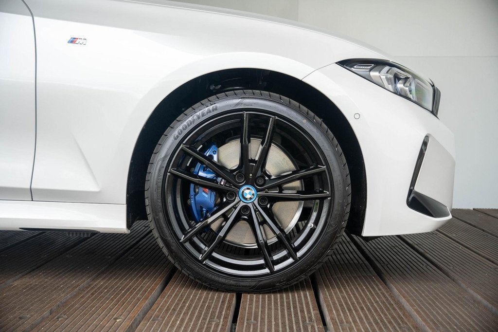 BMW 3-serie 320e Sedan | M Sportpakket | High Executive, Auto's, BMW, 1998 cc, 4 cilinders, Wit, Plug-in hybride