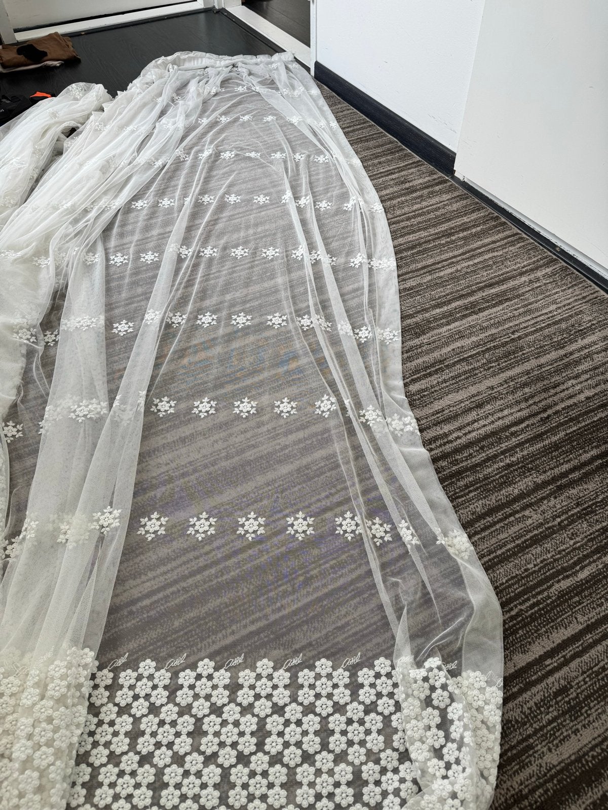 Witte Vitrage met Bloemmotief - Zo goed als nieuw, Huis en Inrichting, Ophalen, Vitrage, Wit, Polyester