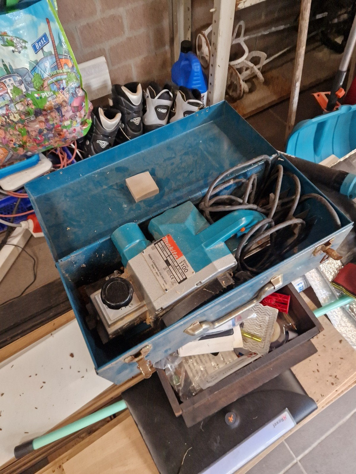 Makita 220V Schaafmachine - Krachtig en Betrouwbaar, Doe-het-zelf en Verbouw, Ophalen of Verzenden, Gebruikt, Elektrisch