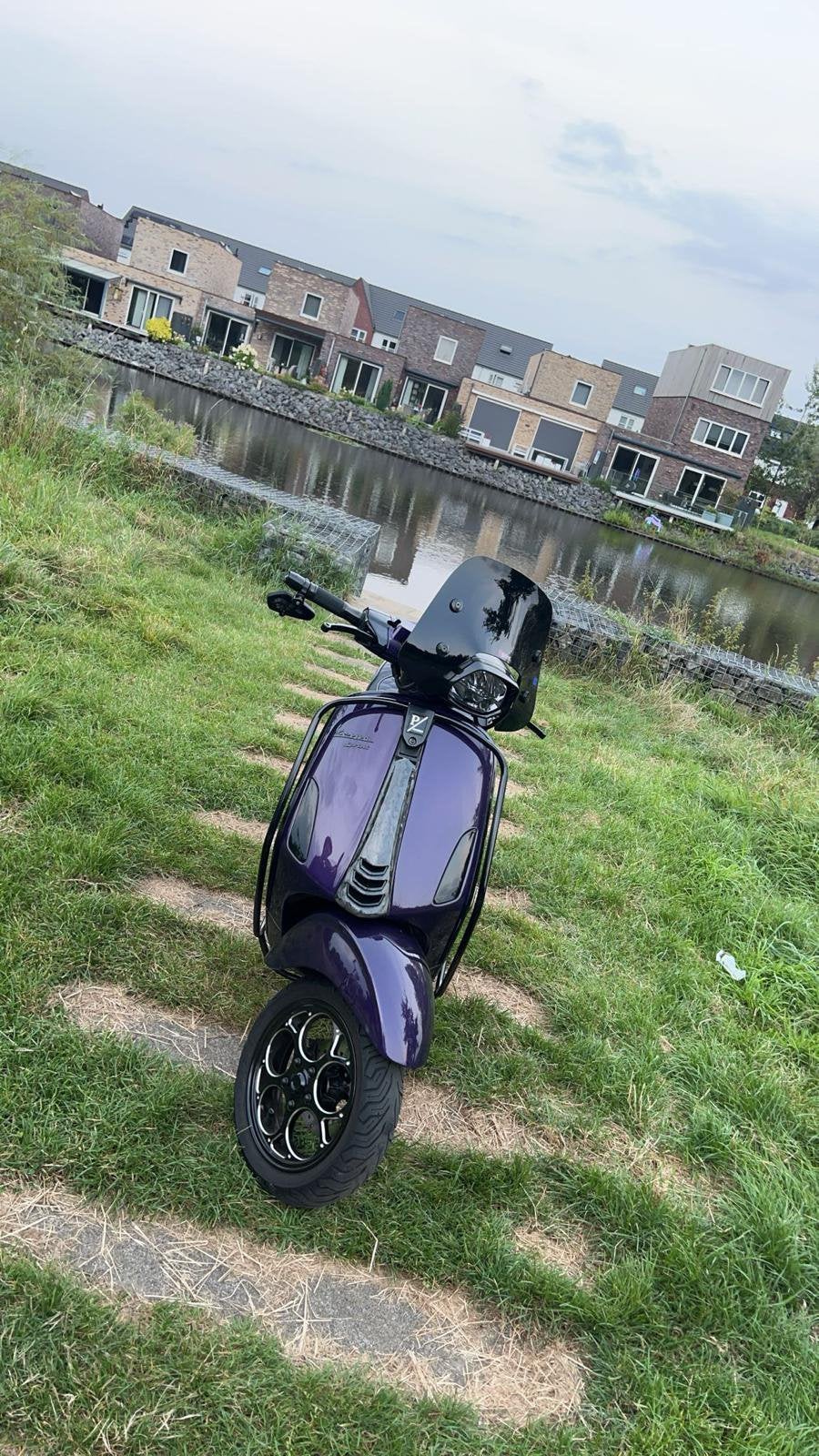 Vespa sprint 50 cc, Fietsen en Brommers, Ophalen of Verzenden, Zo goed als nieuw, Benzine