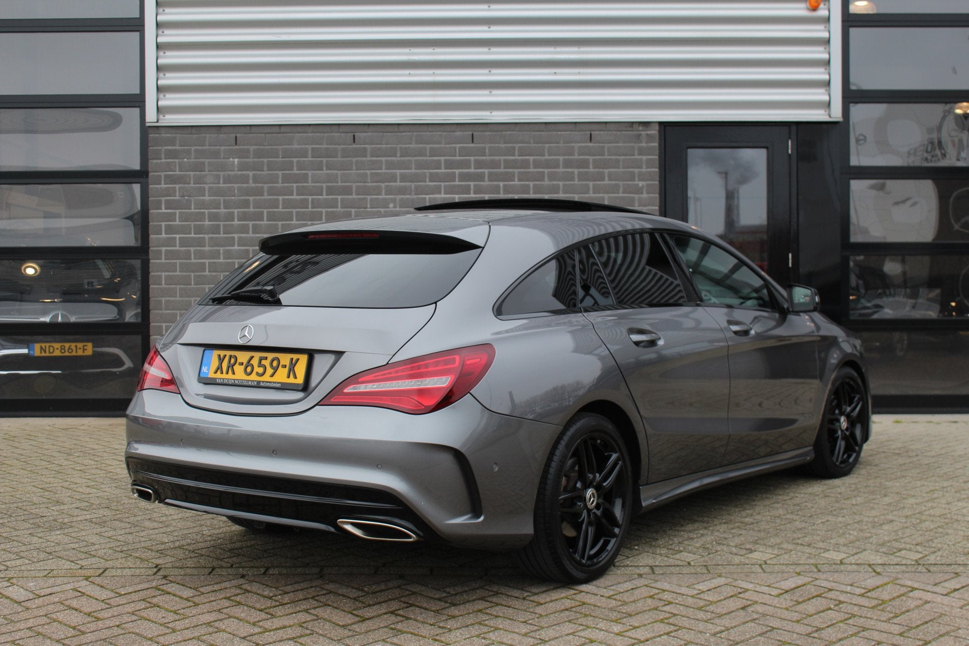 Mercedes-Benz CLA-Klasse Shooting Brake 180 / AMG / Panorama, Auto's, 730 kg, Gebruikt, 4 cilinders, Met garantie (alle)